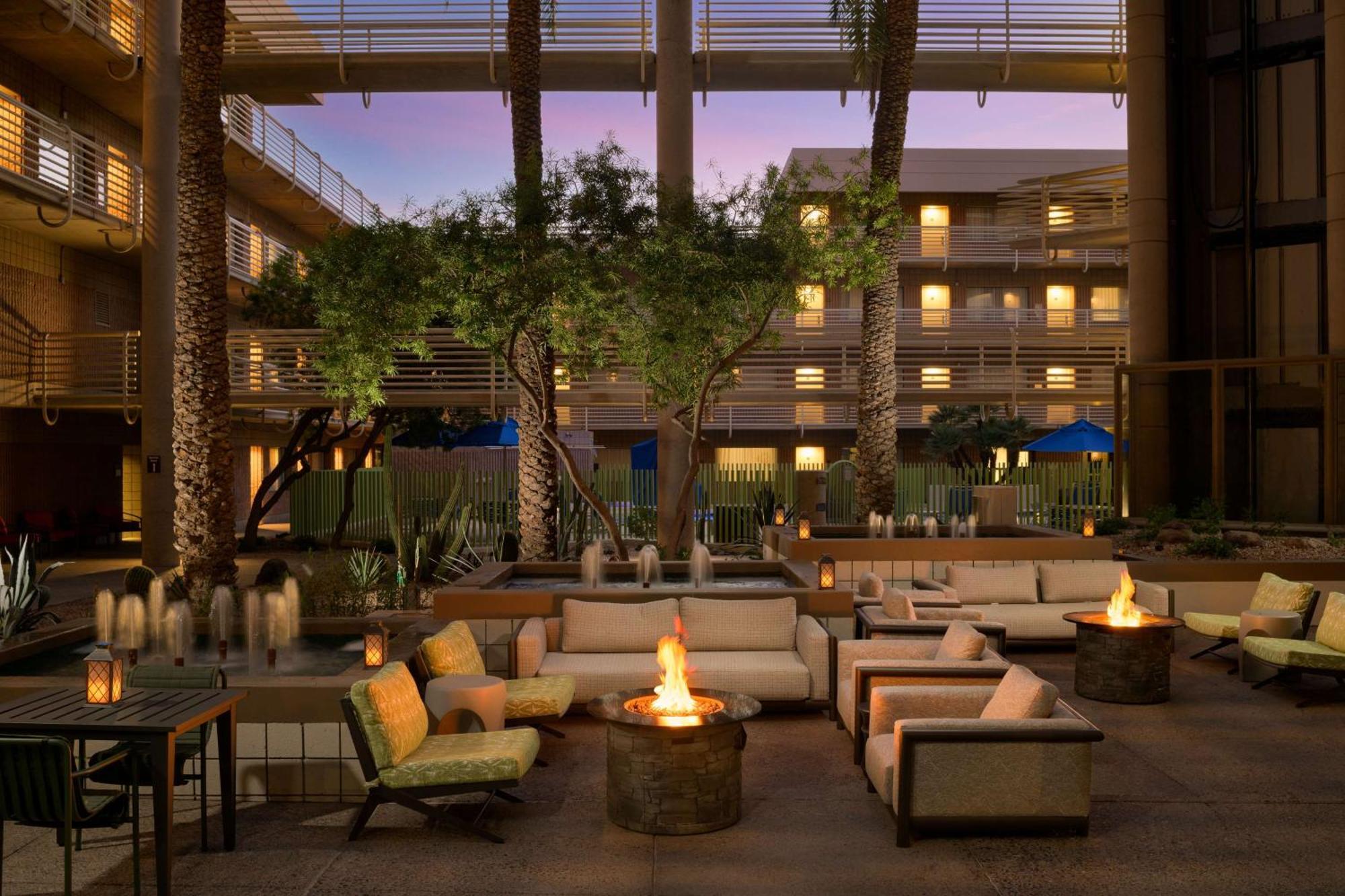 Doubletree Suites By Hilton Феникс Экстерьер фото