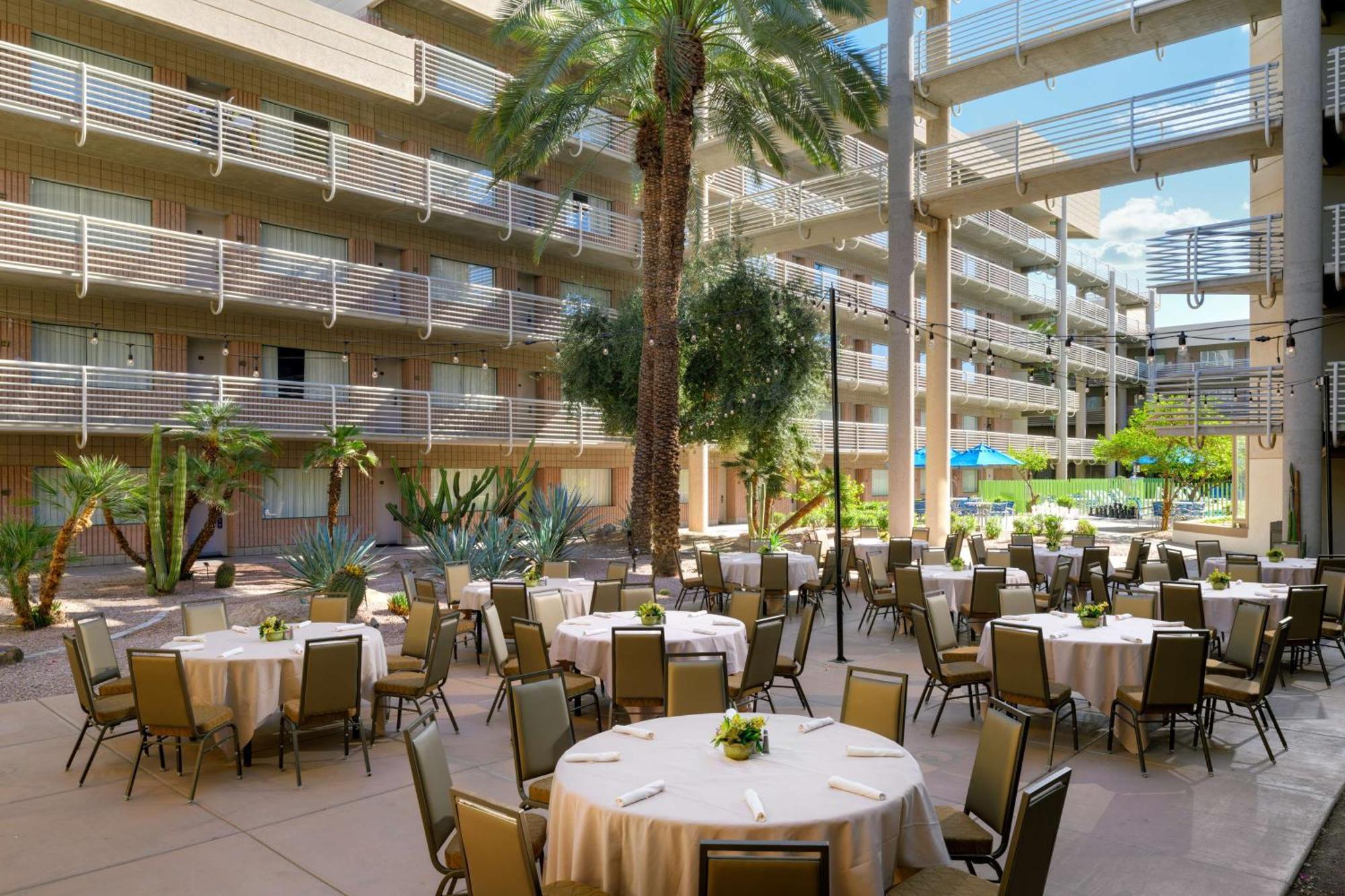 Doubletree Suites By Hilton Феникс Экстерьер фото